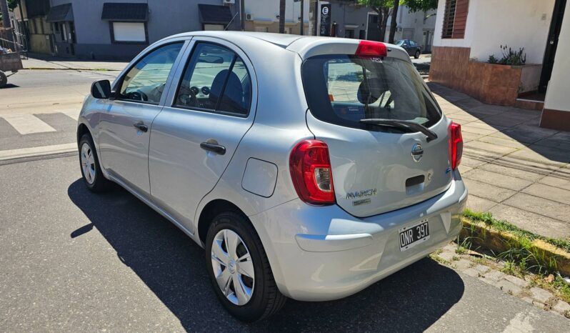 Nissan March Active GNC 2015 lleno